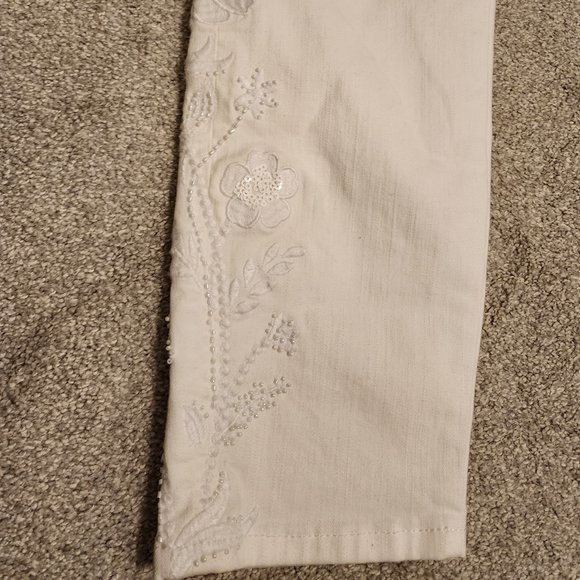 Soft Surroundings Alesia Fleur White Embroidered Straight Jeans Women’s Size PM - Picture 3 of 10